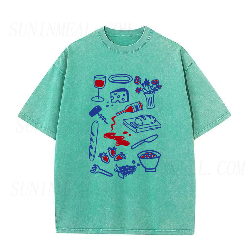 ワイン、チーズ、バゲット、フルーツのユニセックスTシャツ