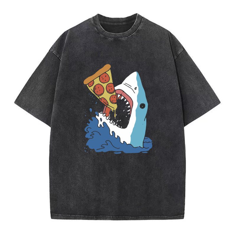 おもしろいサメピザラバーユニセックスTシャツ