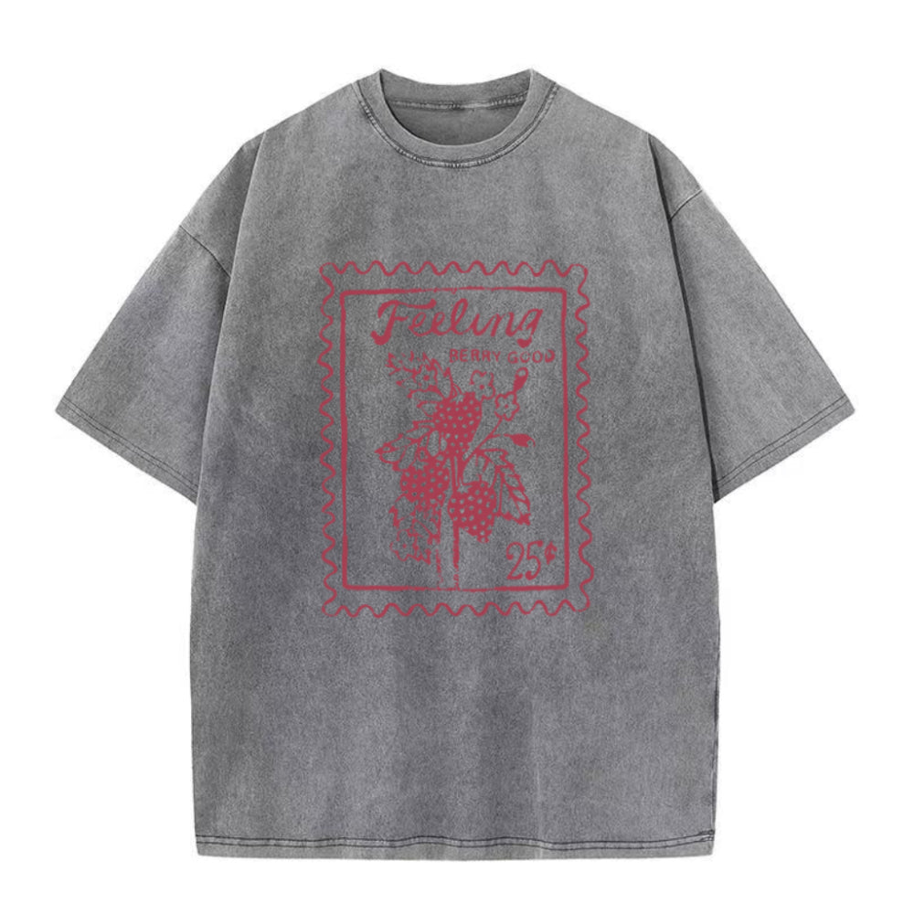 レトロストロベリーユニセックスTシャツ