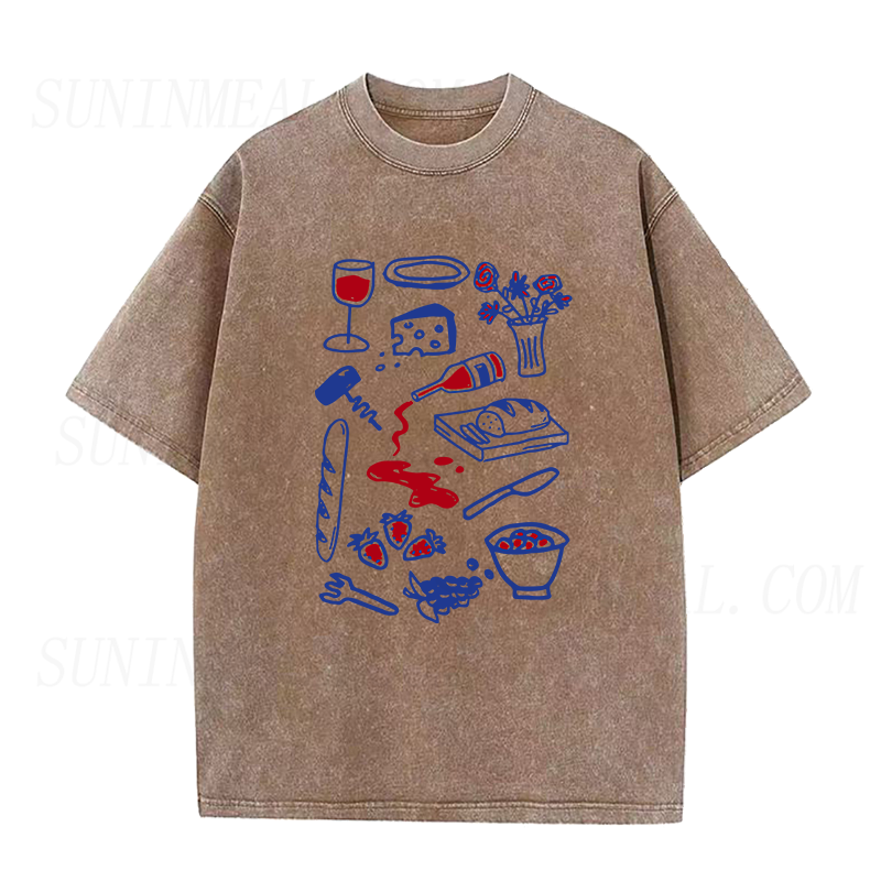 ワイン、チーズ、バゲット、フルーツのユニセックスTシャツ