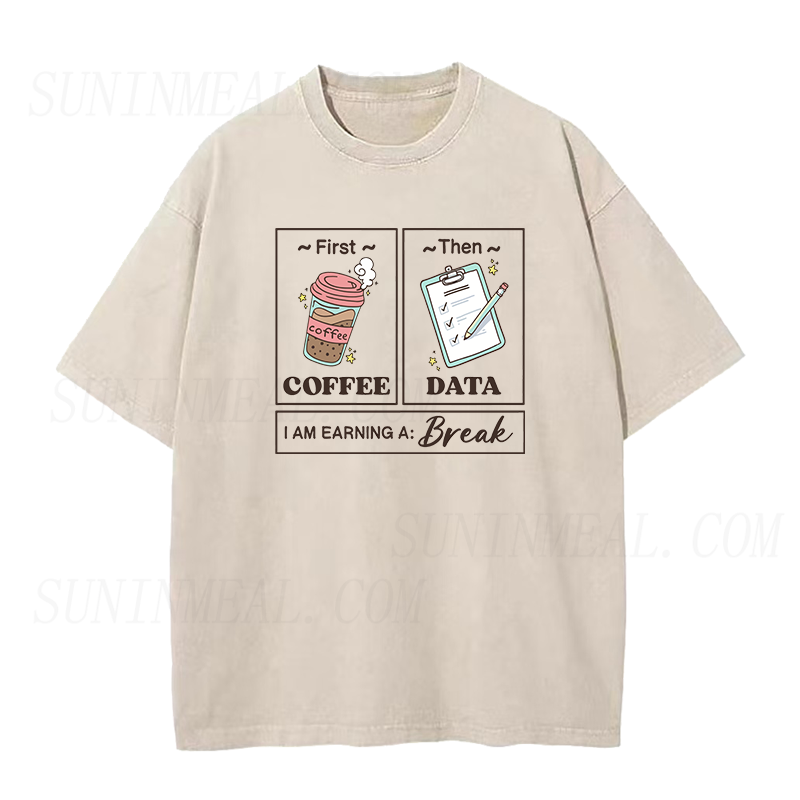 まずはコーヒー、そしてデータ ユニセックスTシャツ