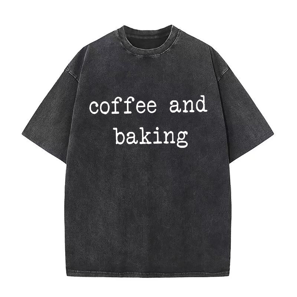 コーヒーとベーキングのユニセックスTシャツ