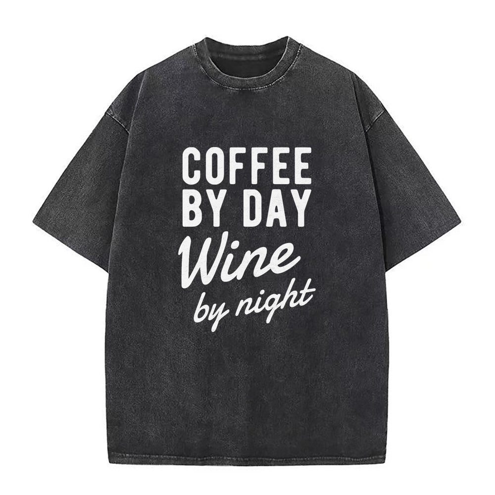 昼はコーヒー、夜はワイン、ユニセックスTシャツ