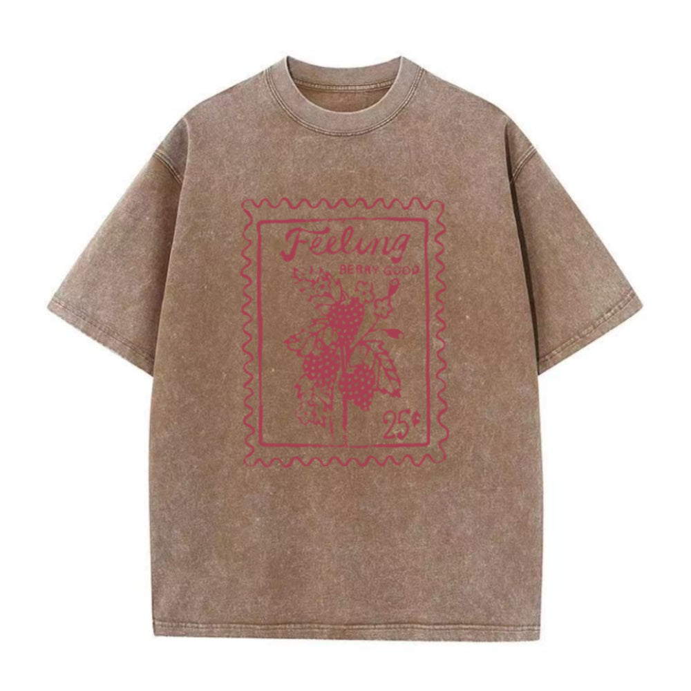 レトロストロベリーユニセックスTシャツ