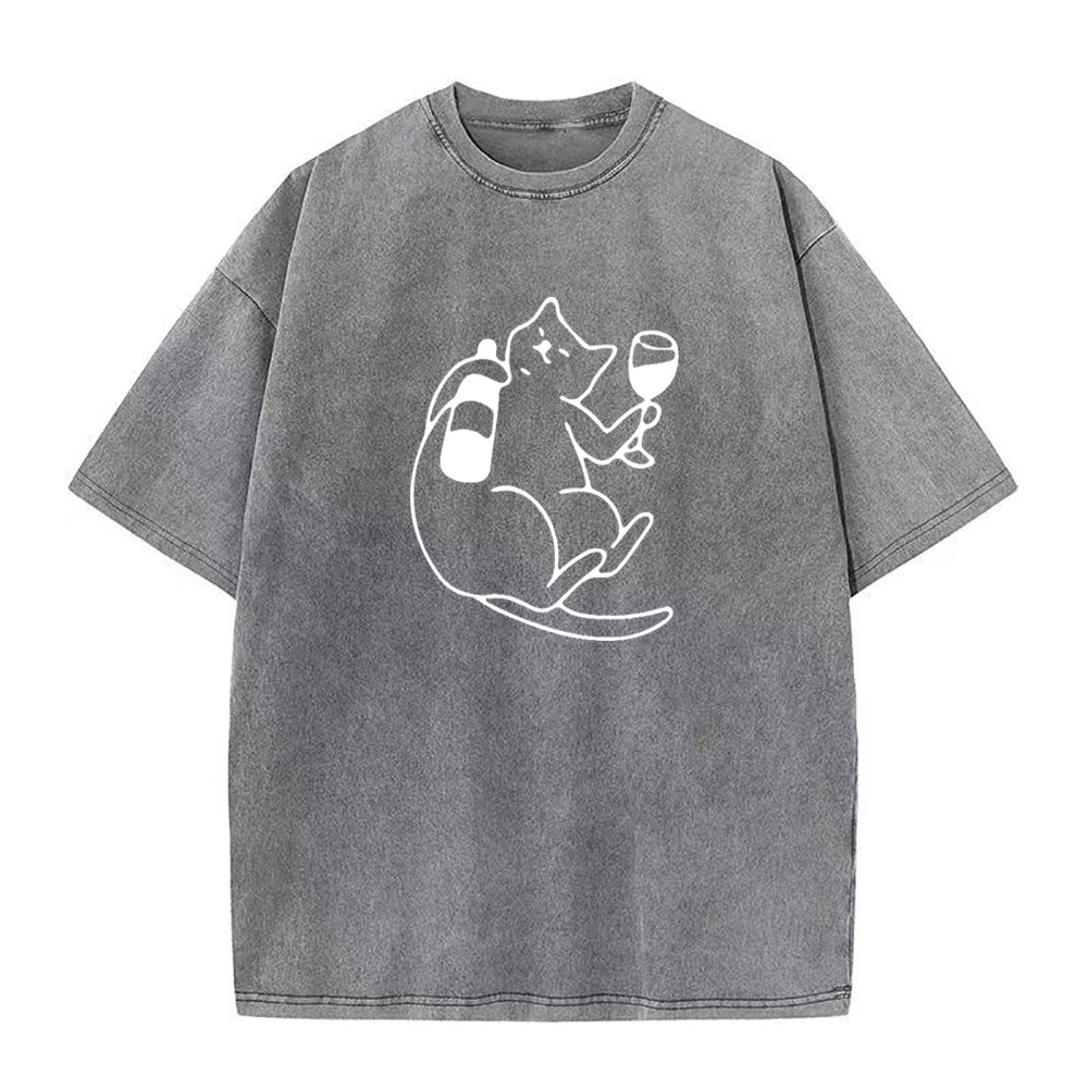 猫とワインのユニセックスTシャツ
