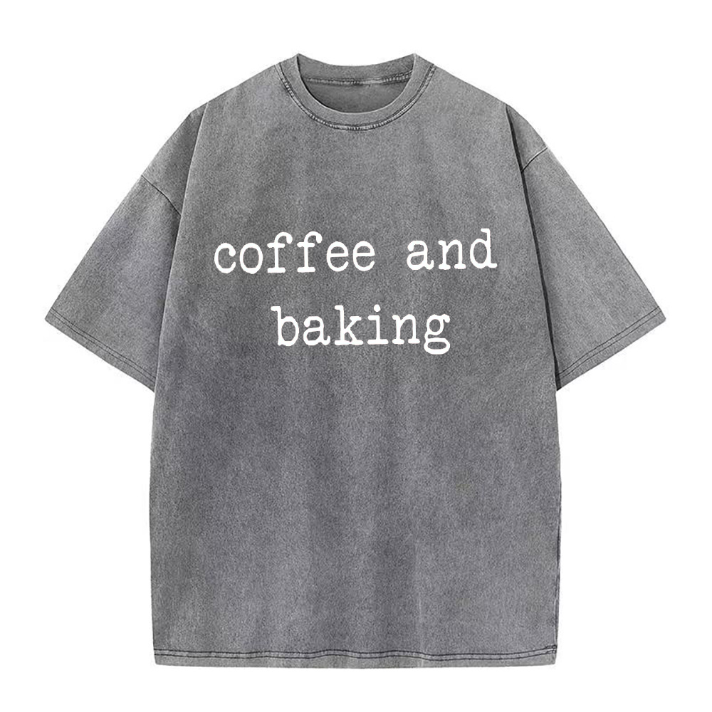 コーヒーとベーキングのユニセックスTシャツ