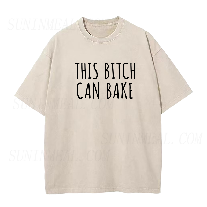 「This Bitch Can Bake」ユニセックスTシャツ