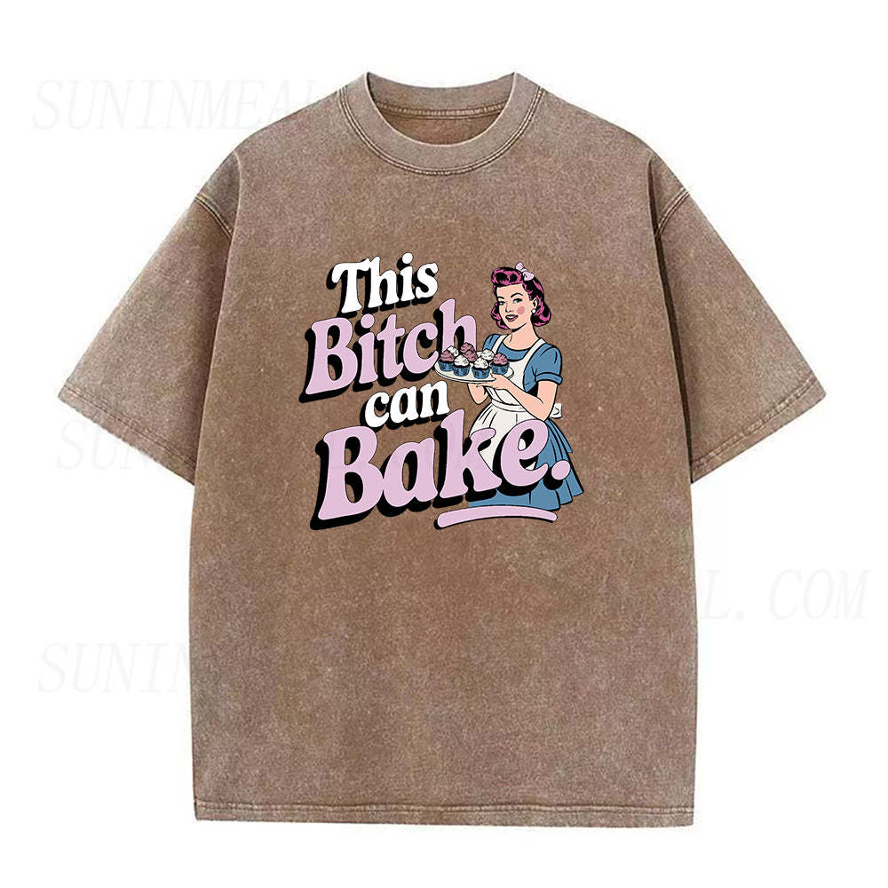 「This Bitch Can Bake」ユニセックスTシャツ