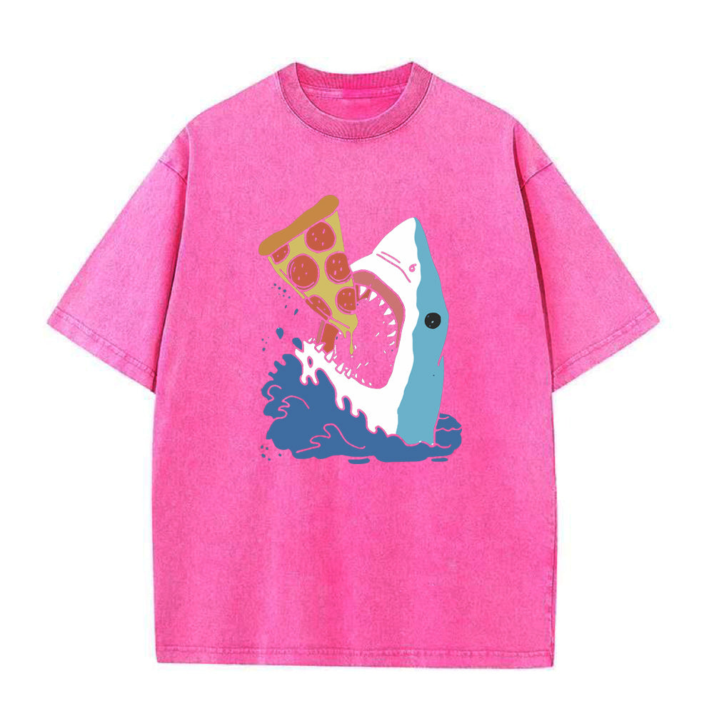 おもしろいサメピザラバーユニセックスTシャツ