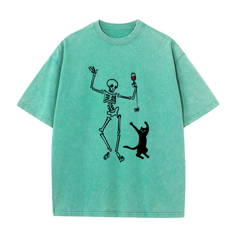 踊る骸骨と猫のユニセックスTシャツ