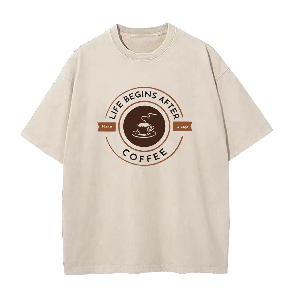 人生はコーヒーから始まる ユニセックスTシャツ