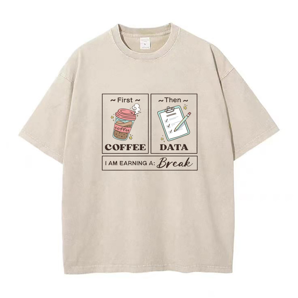 まずはコーヒー、そしてデータ ユニセックスTシャツ
