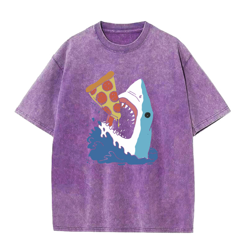 おもしろいサメピザラバーユニセックスTシャツ