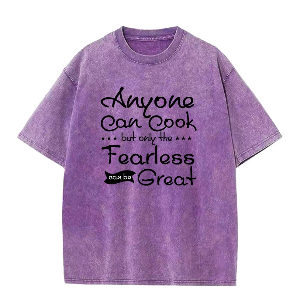 恐れを知らぬ者だけが偉大になれる ユニセックスTシャツ
