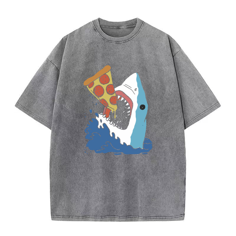 おもしろいサメピザラバーユニセックスTシャツ
