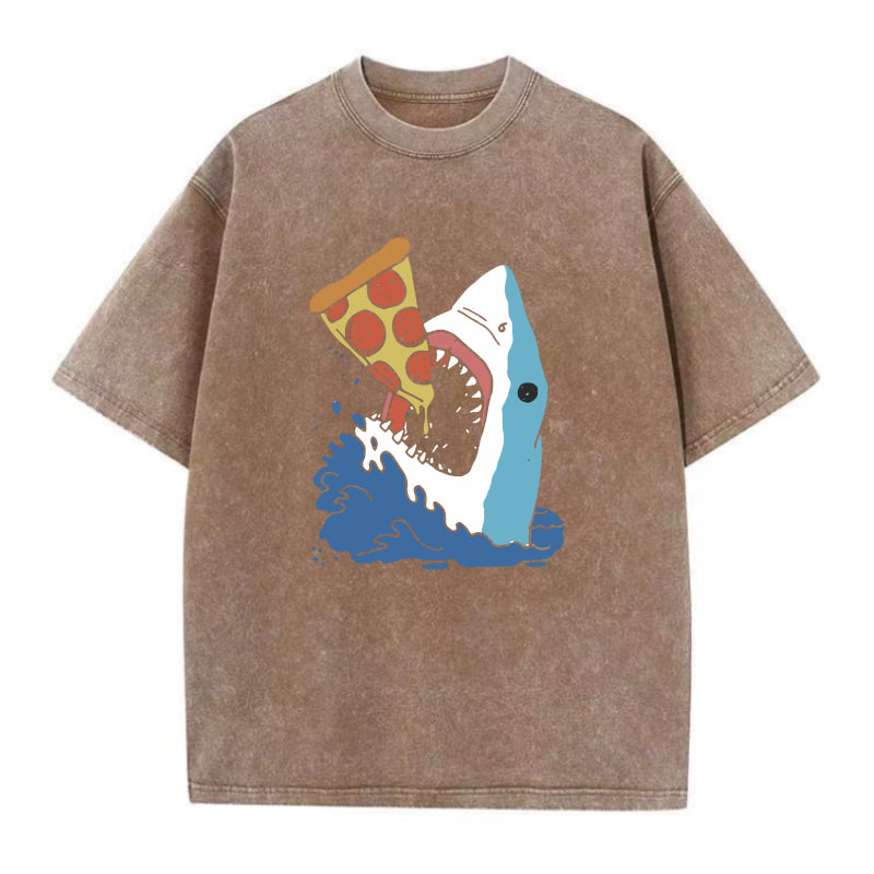 おもしろいサメピザラバーユニセックスTシャツ