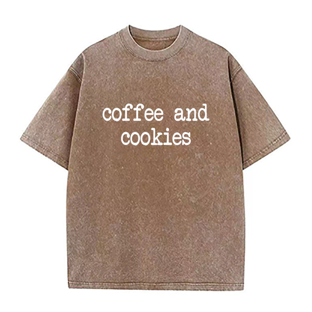 コーヒーとクッキーのユニセックスTシャツ