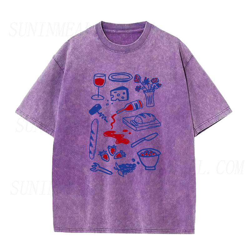 ワイン、チーズ、バゲット、フルーツのユニセックスTシャツ