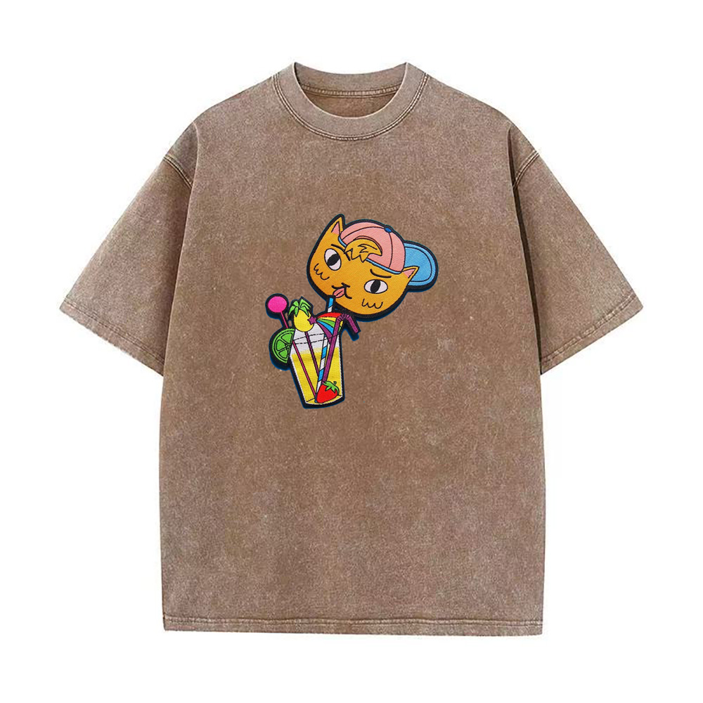 猫とカクテルのユニセックスTシャツ