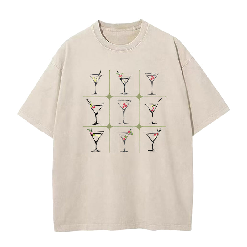 トレンドのマティーニ ユニセックスTシャツ