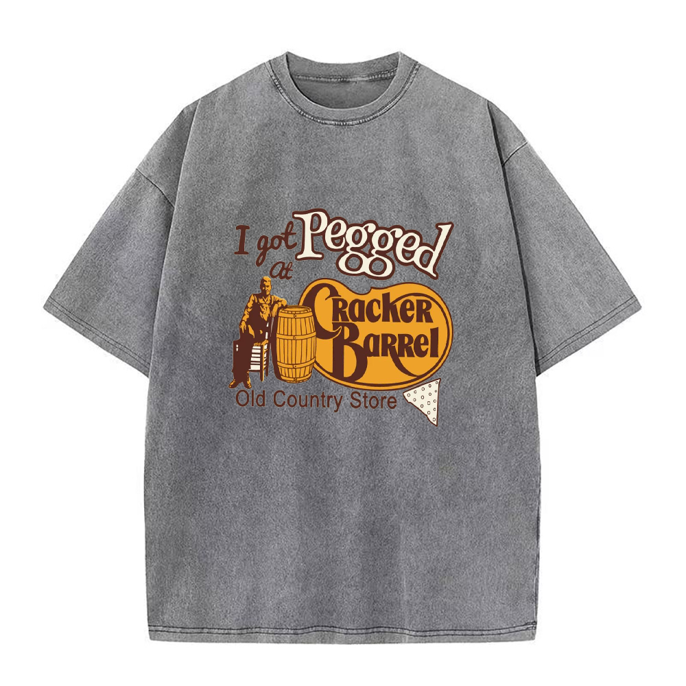 クラッカーバレル オールドカントリーストア ユニセックスTシャツでペグされた
