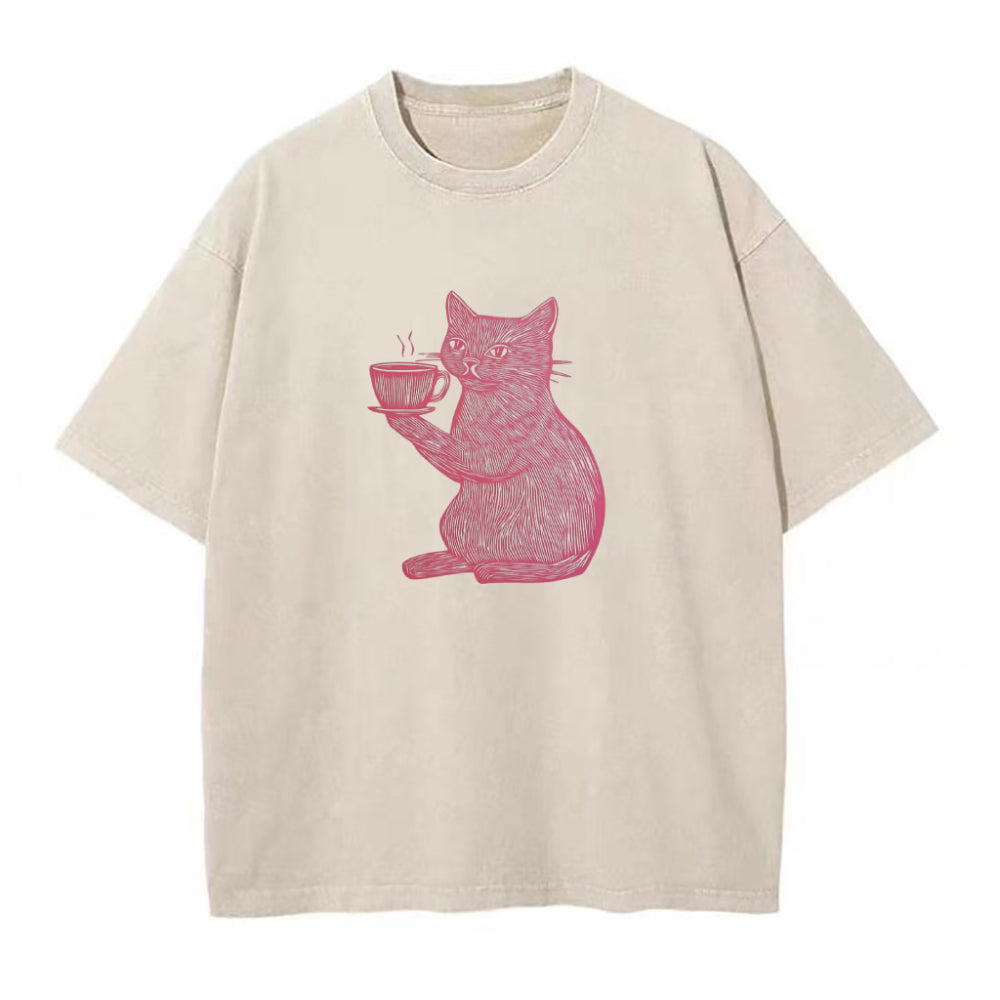 ピンクの猫とコーヒーのユニセックスTシャツ