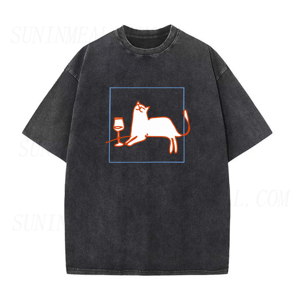 オレンジの猫とワインのユニセックスTシャツ