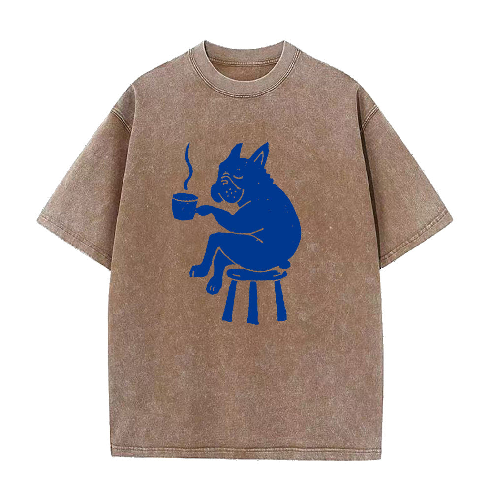 オリジナルブルーコーヒーを飲む犬ユニセックスTシャツ