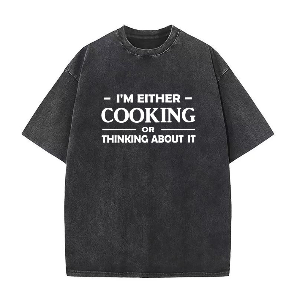 料理をしたり、料理について考えたりしているユニセックスTシャツ