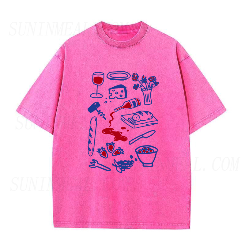 ワイン、チーズ、バゲット、フルーツのユニセックスTシャツ