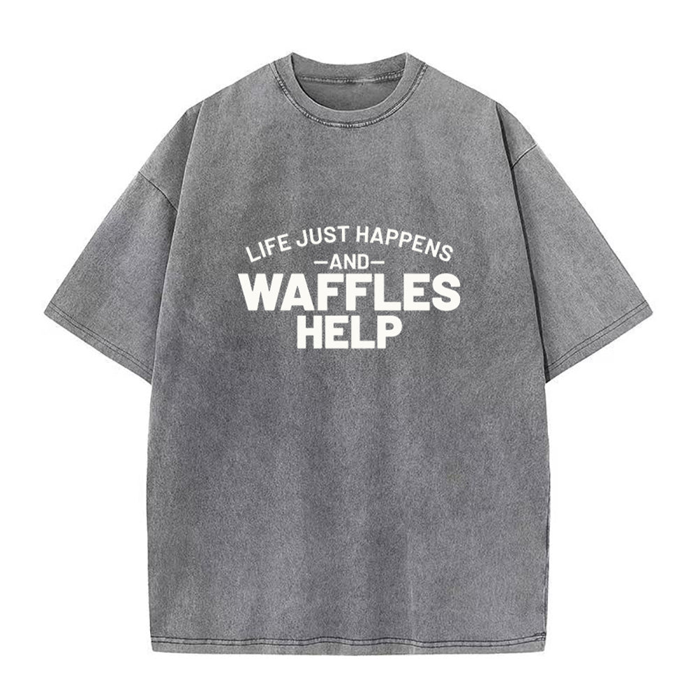 人生はただ起こるものであり、ワッフルはそれを助けてくれるユニセックスTシャツ
