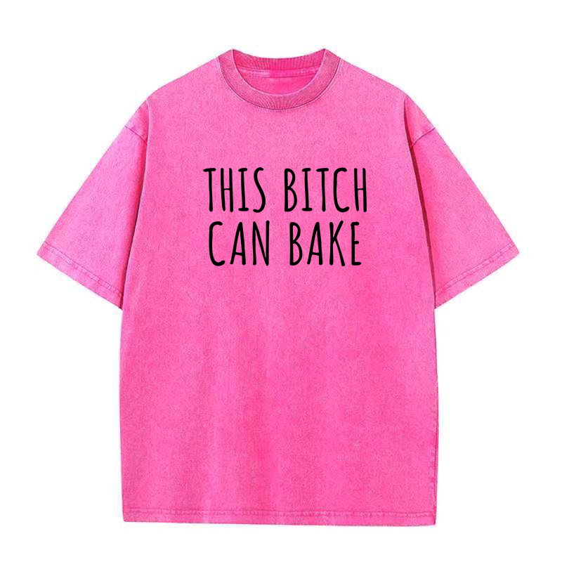 「This Bitch Can Bake」ユニセックスTシャツ