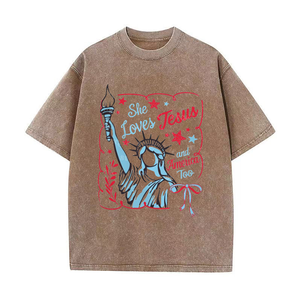 彼女はイエスとアメリカを愛している ユニセックスTシャツ