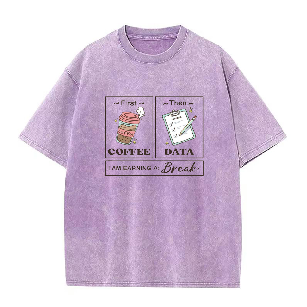 まずはコーヒー、そしてデータ ユニセックスTシャツ