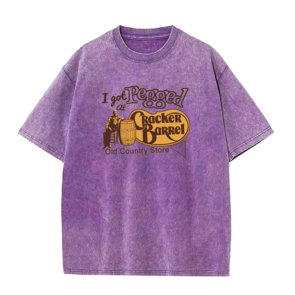 クラッカーバレル オールドカントリーストア ユニセックスTシャツでペグされた