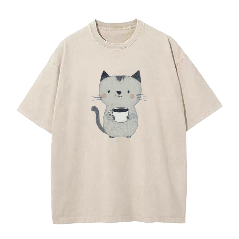コーヒーを飲む猫のユニセックスTシャツ