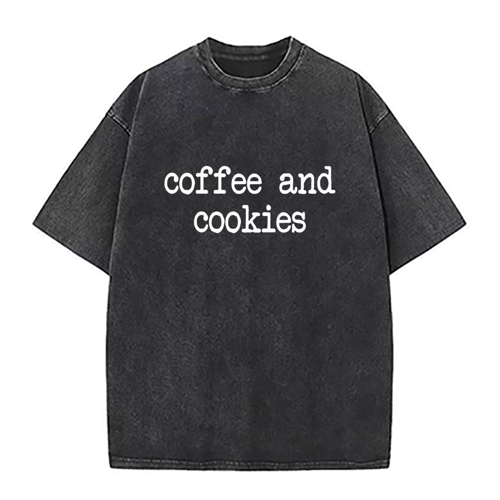 コーヒーとクッキーのユニセックスTシャツ