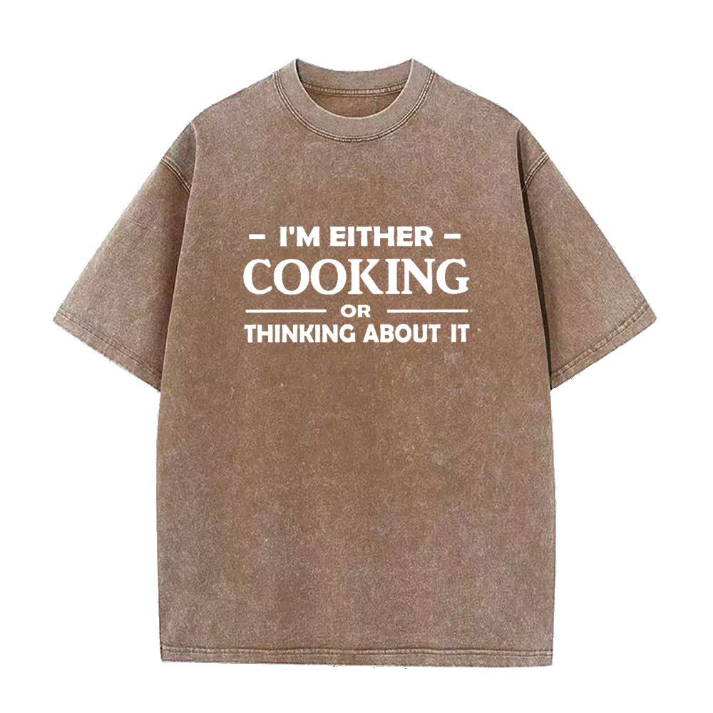 料理をしたり、料理について考えたりしているユニセックスTシャツ