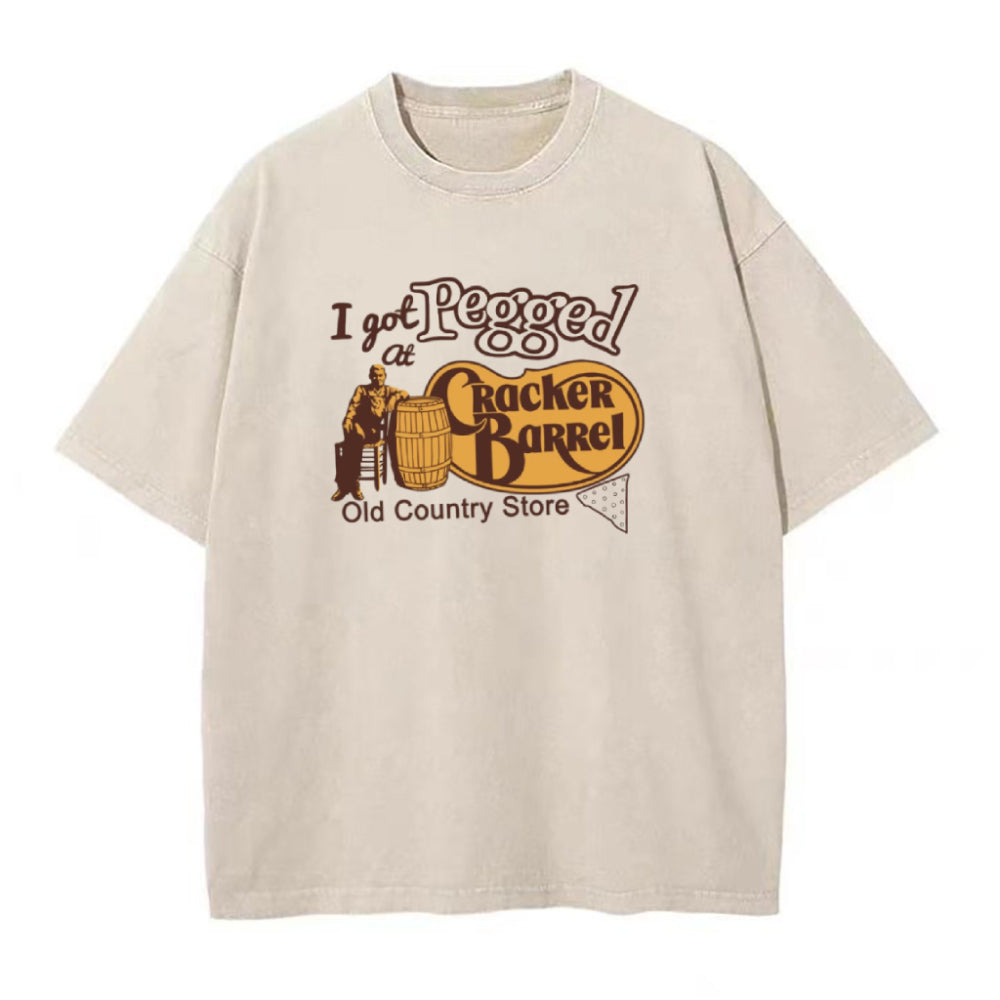 クラッカーバレル オールドカントリーストア ユニセックスTシャツでペグされた