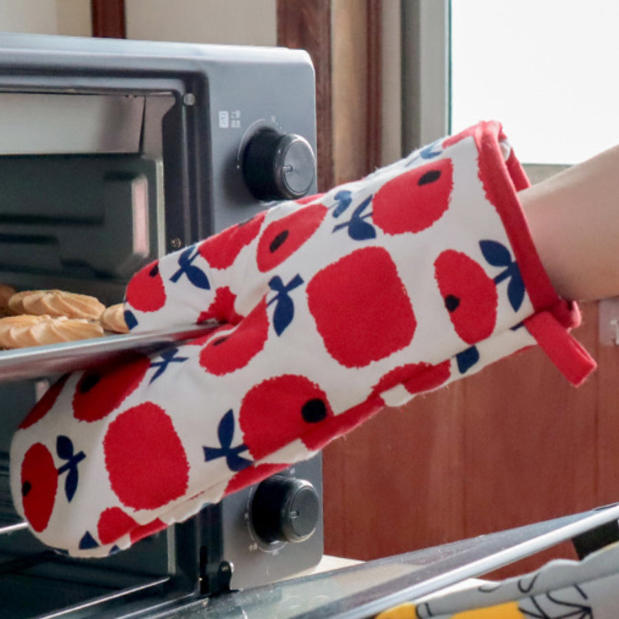 Apple Baking Oven Mitt