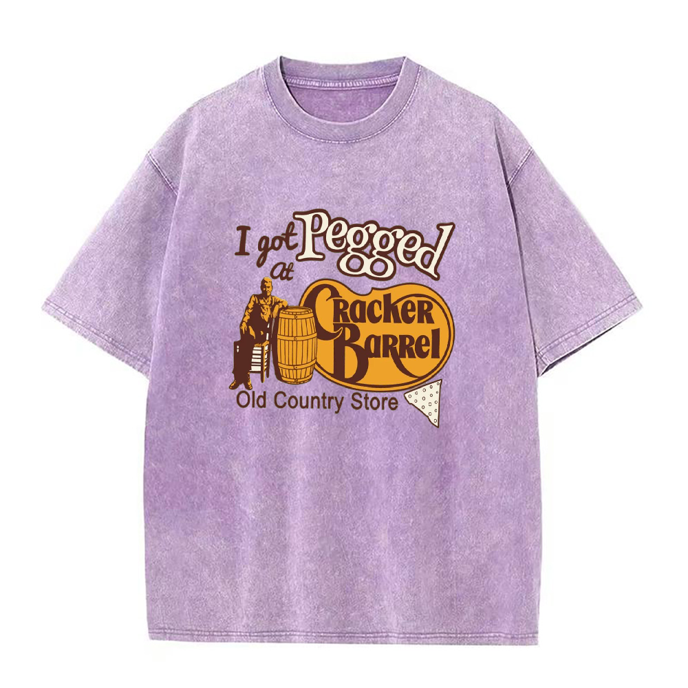 クラッカーバレル オールドカントリーストア ユニセックスTシャツでペグされた