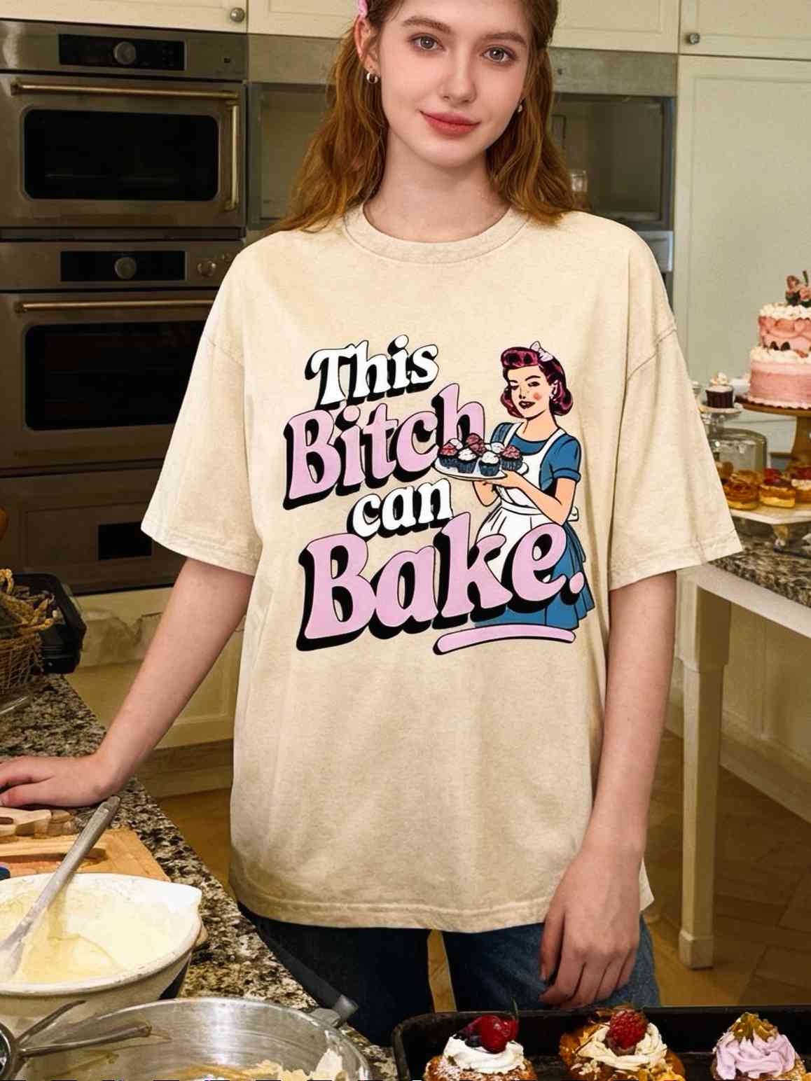 「This Bitch Can Bake」ユニセックスTシャツ