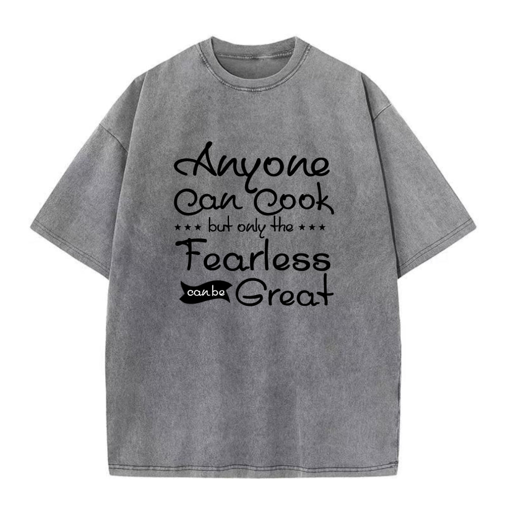 恐れを知らぬ者だけが偉大になれる ユニセックスTシャツ