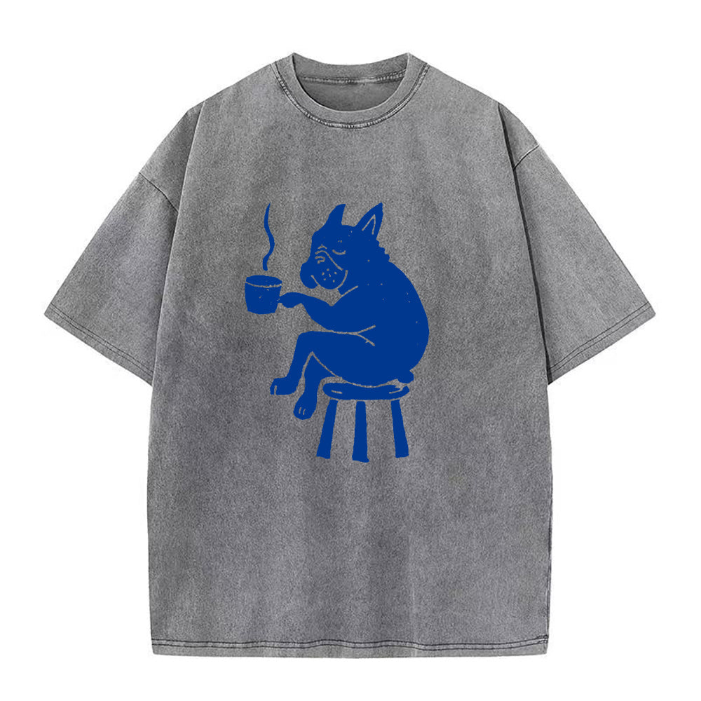 オリジナルブルーコーヒーを飲む犬ユニセックスTシャツ