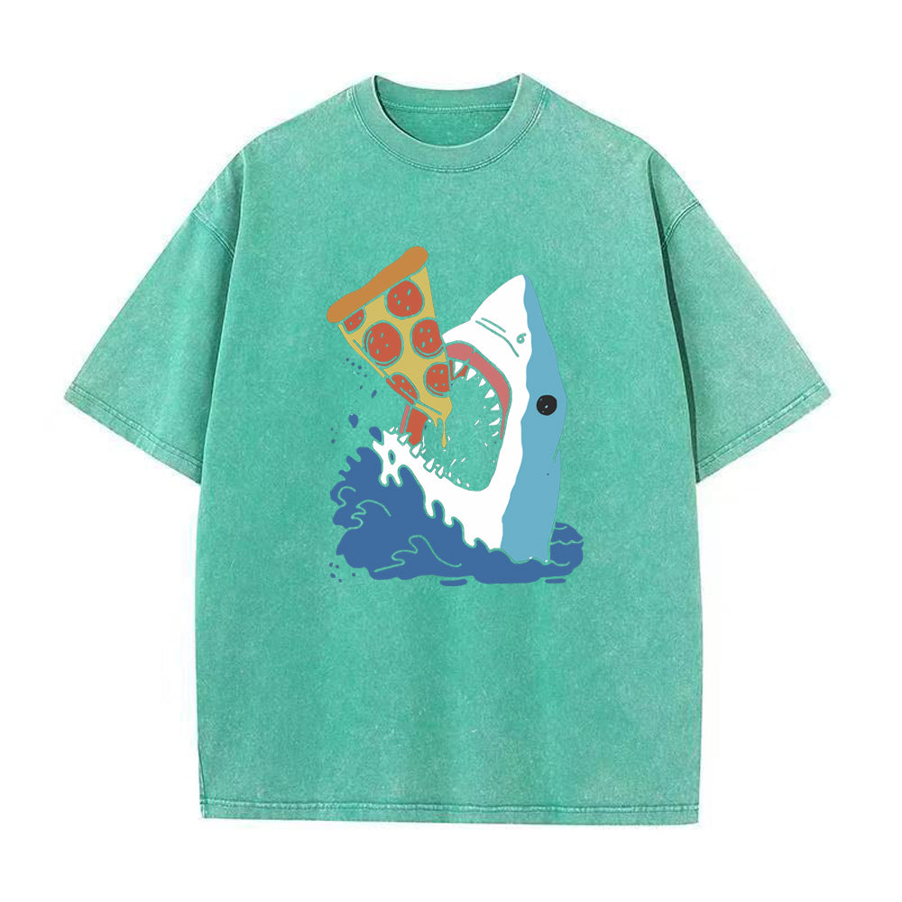 おもしろいサメピザラバーユニセックスTシャツ