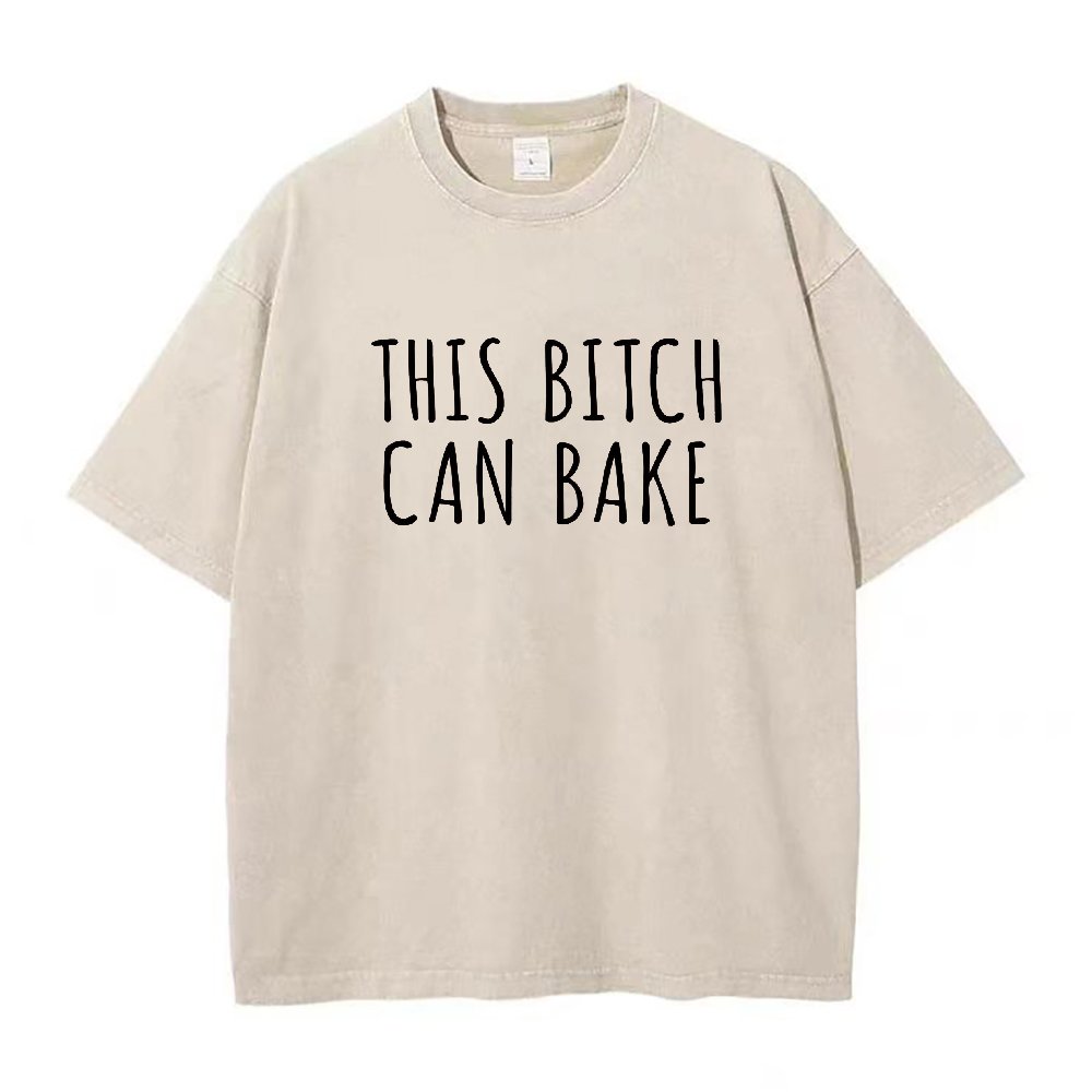 「This Bitch Can Bake」ユニセックスTシャツ