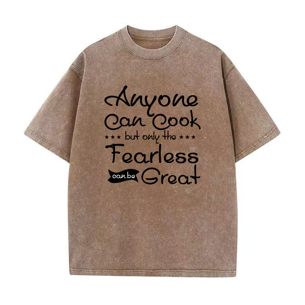 恐れを知らぬ者だけが偉大になれる ユニセックスTシャツ