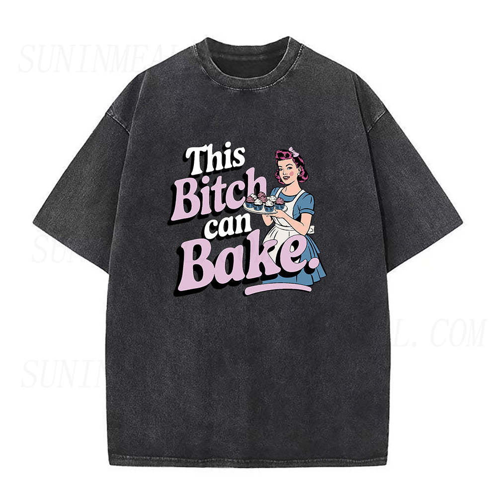 「This Bitch Can Bake」ユニセックスTシャツ