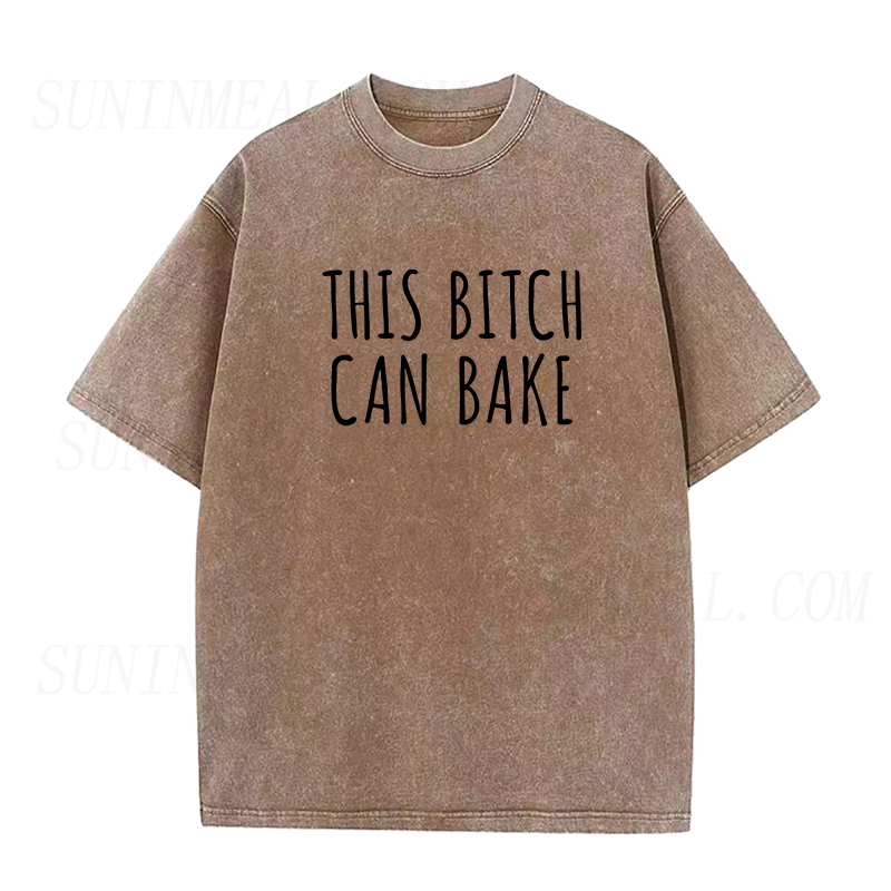 「This Bitch Can Bake」ユニセックスTシャツ