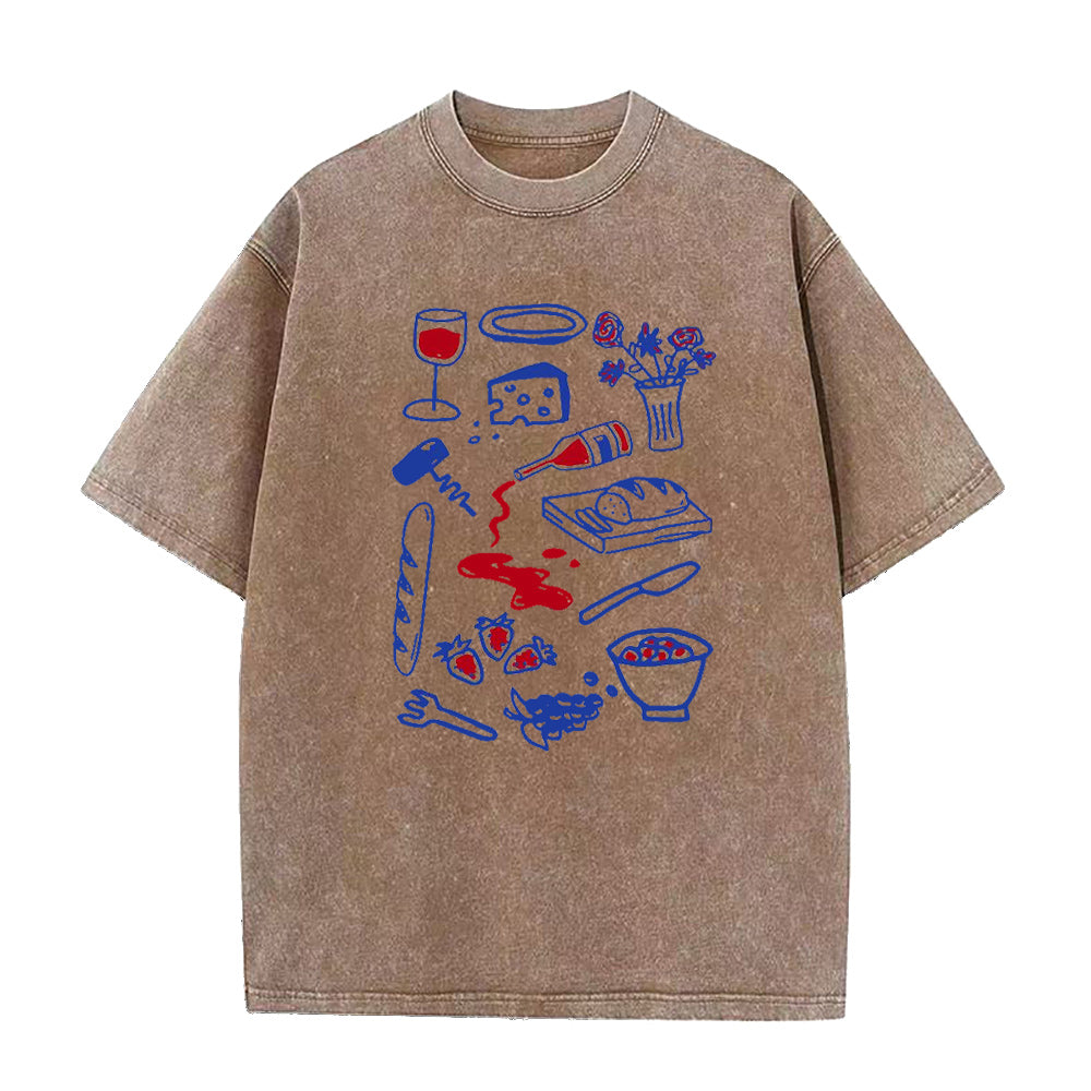 ワイン、チーズ、バゲット、フルーツのユニセックスTシャツ